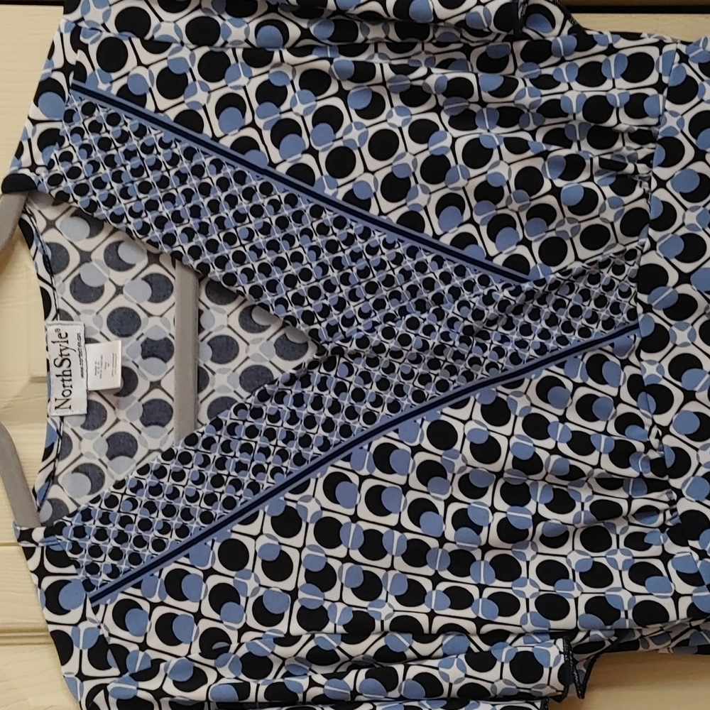 ♦️3 for $15 NorthStyle Flutter Sleeve Top - Picture 8 of 11